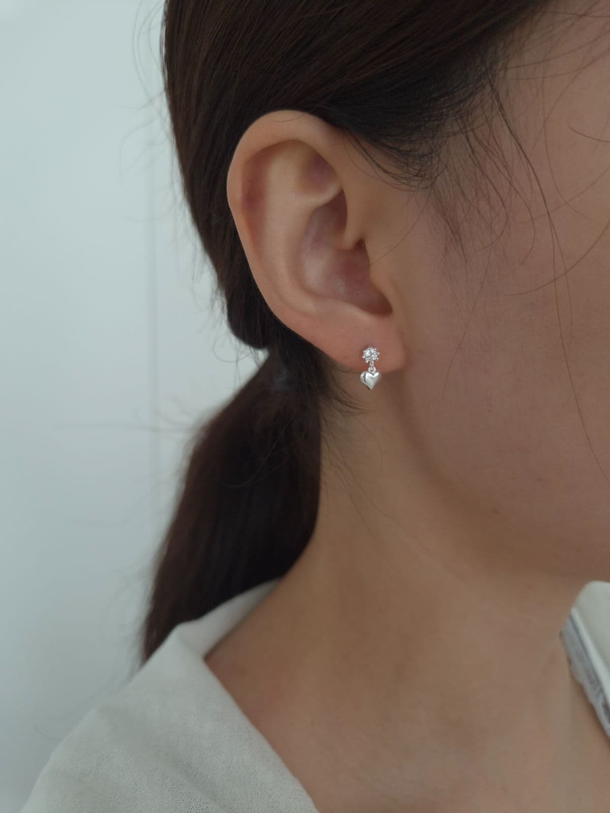 Silver 925 Heart Dangle Cubic Post Earrings E260740609 - 이미지 1