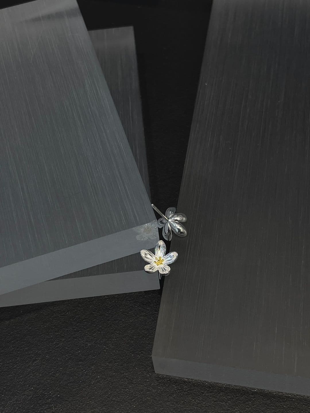 Silver 925 Two-tone Flower Post Earrings E230363183 - 이미지 4