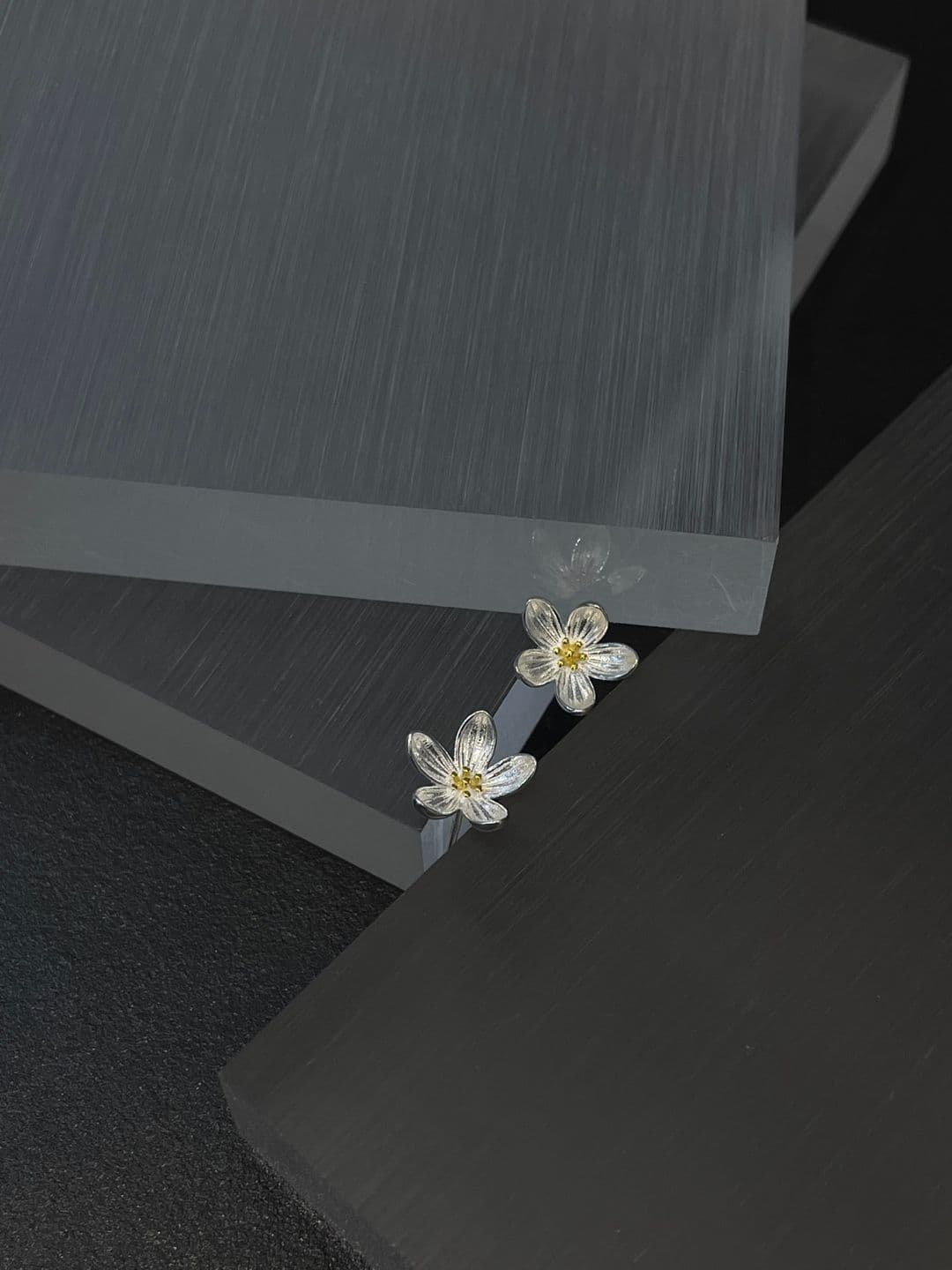 Silver 925 Two-tone Flower Post Earrings E230363183 - 이미지 5