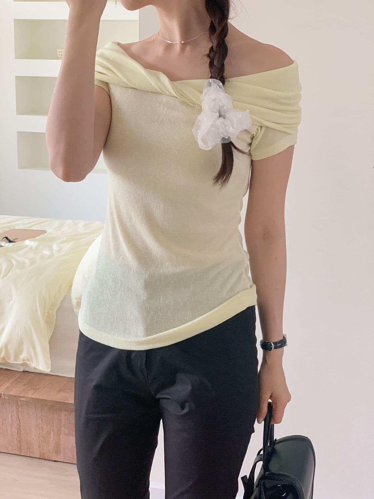Twisted off-shoulder top - 이미지 17