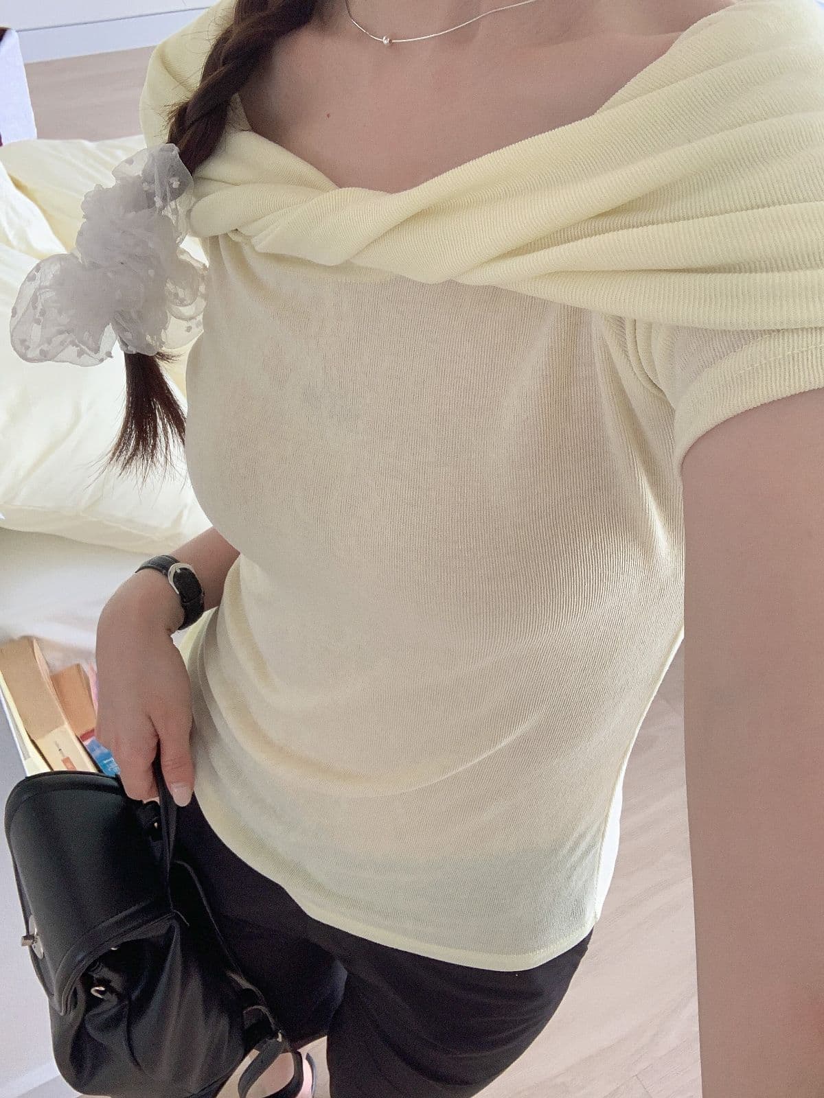 Twisted off-shoulder top - 이미지 1