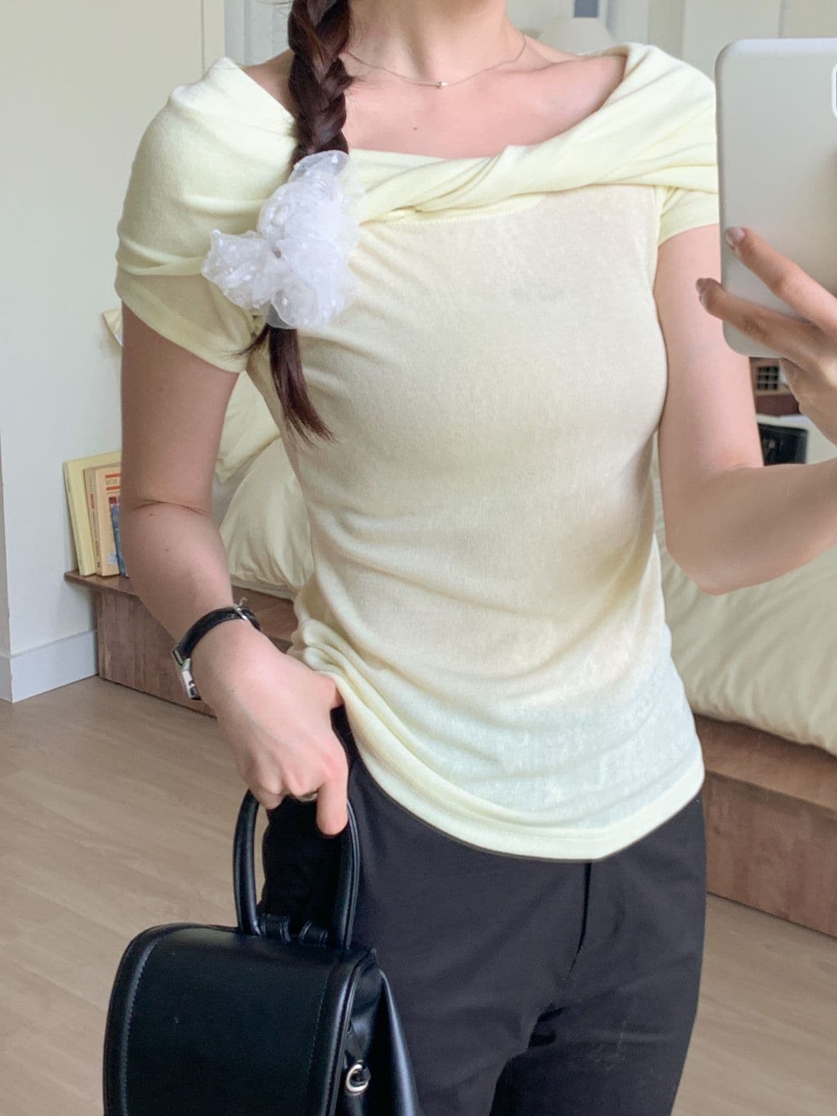 Twisted off-shoulder top - 이미지 19