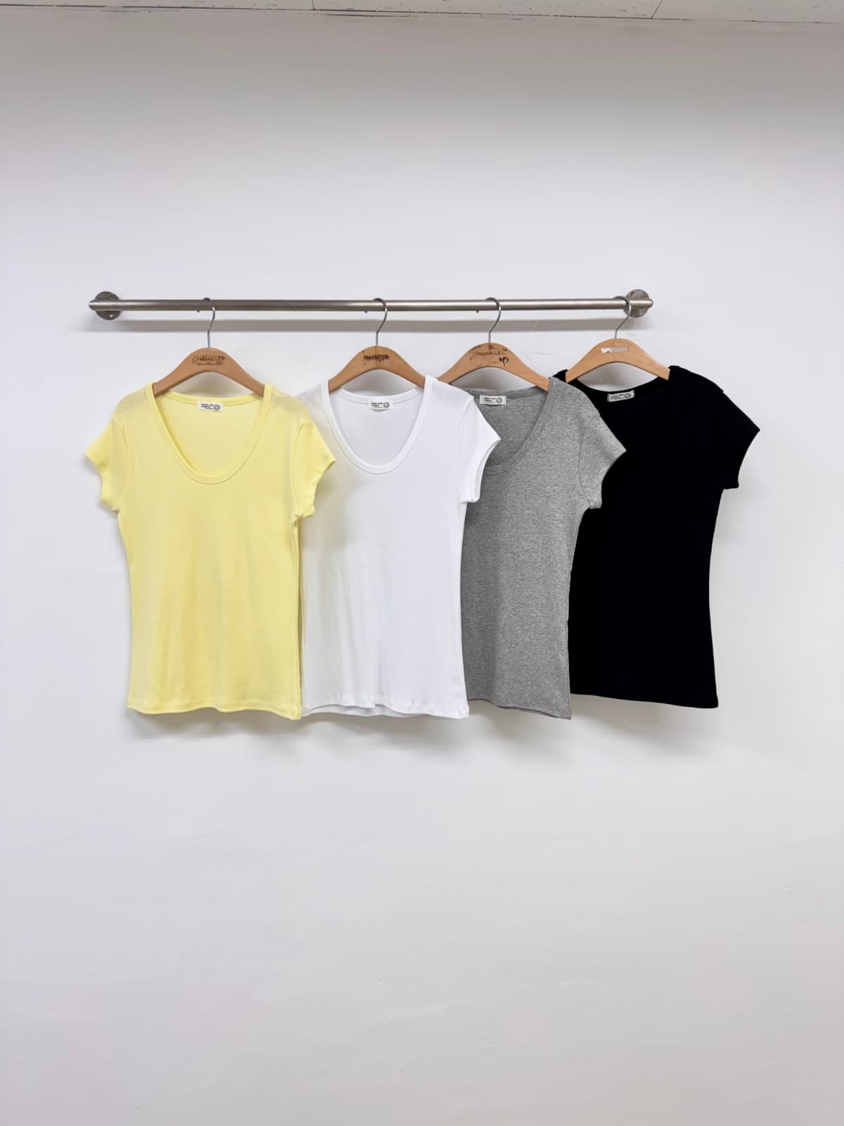 Stretchy U-neck T-shirt (Ribbed inner spandex T-shirt for domestic use) - 이미지 3