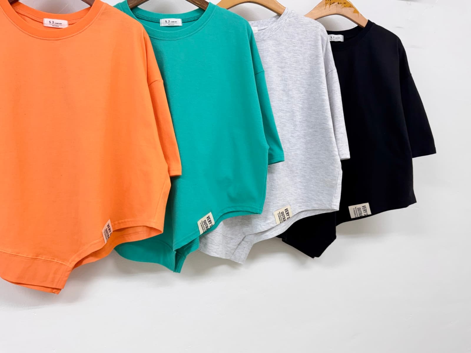 Pang Pang Asymmetrical T-shirt (Asymmetrical Tee, Round Neck, Cotton, Casual) - 이미지 11