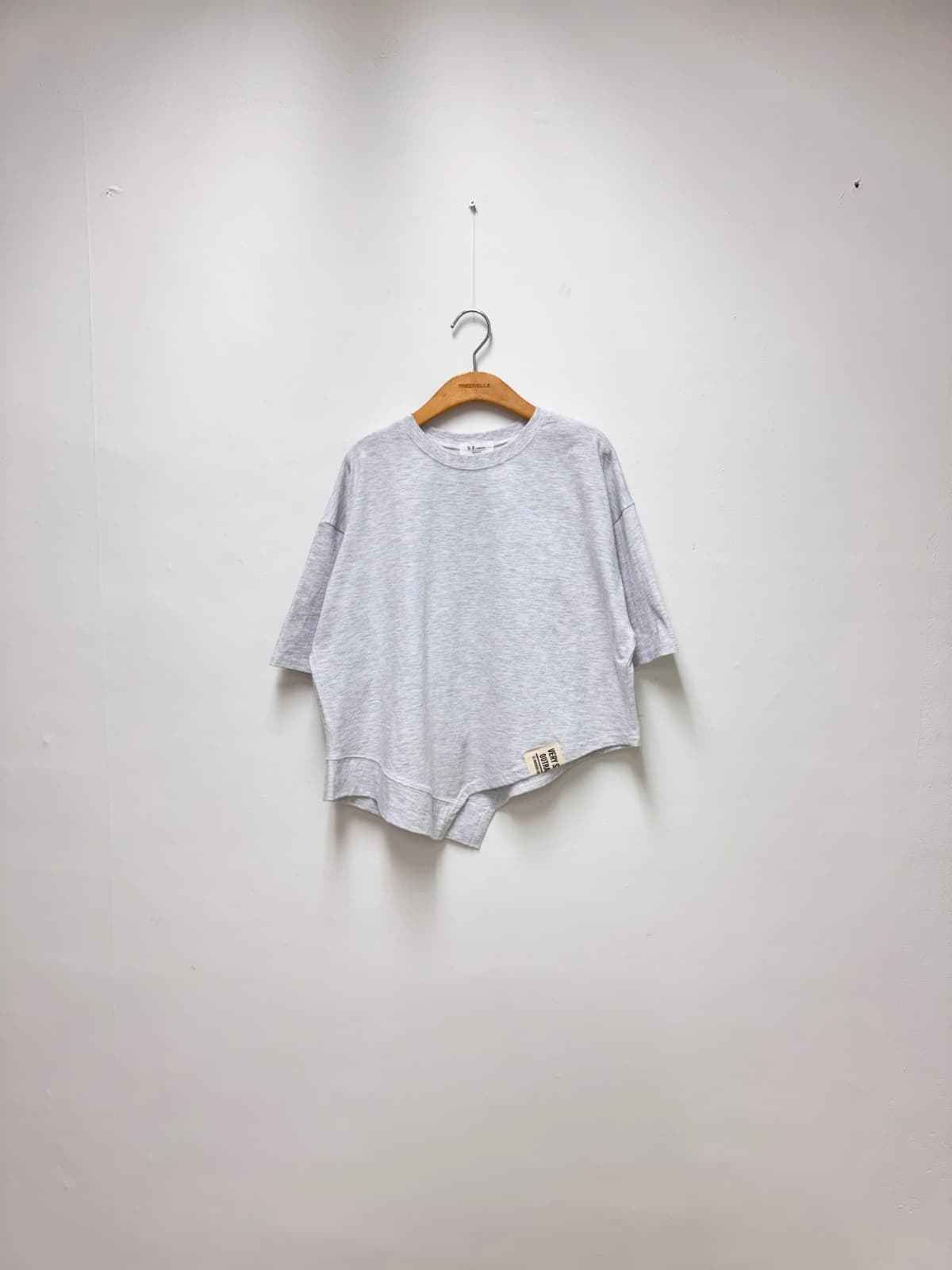 Pang Pang Asymmetrical T-shirt (Asymmetrical Tee, Round Neck, Cotton, Casual) - 이미지 4