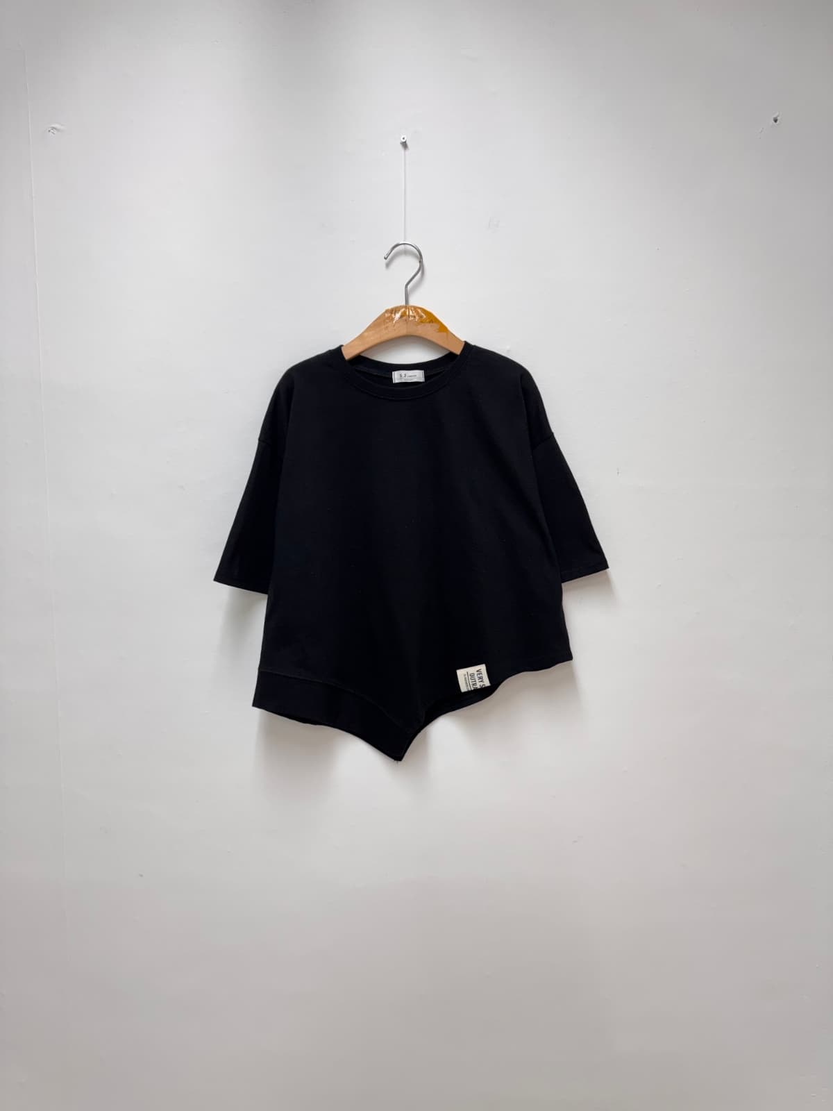 Pang Pang Asymmetrical T-shirt (Asymmetrical Tee, Round Neck, Cotton, Casual) - 이미지 7