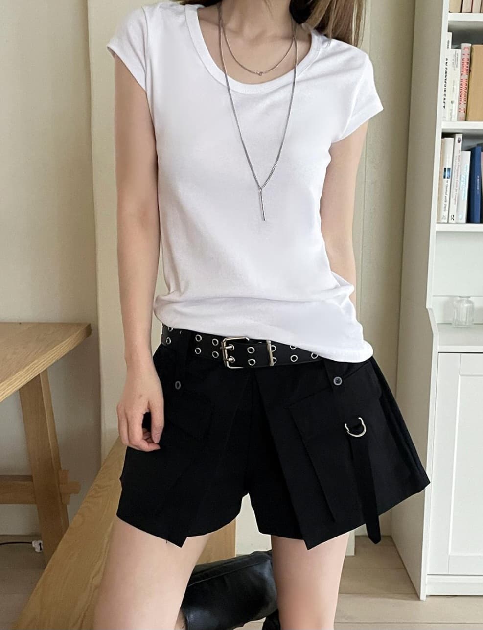 Stretchy U-neck T-shirt (Ribbed inner spandex T-shirt for domestic use) - 이미지 1