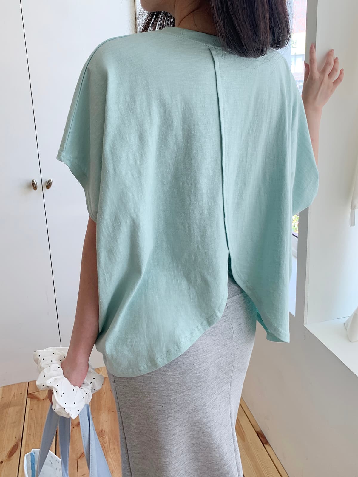 Stingray cut T-shirt (cotton boxy t-shirt back cut) - 이미지 3