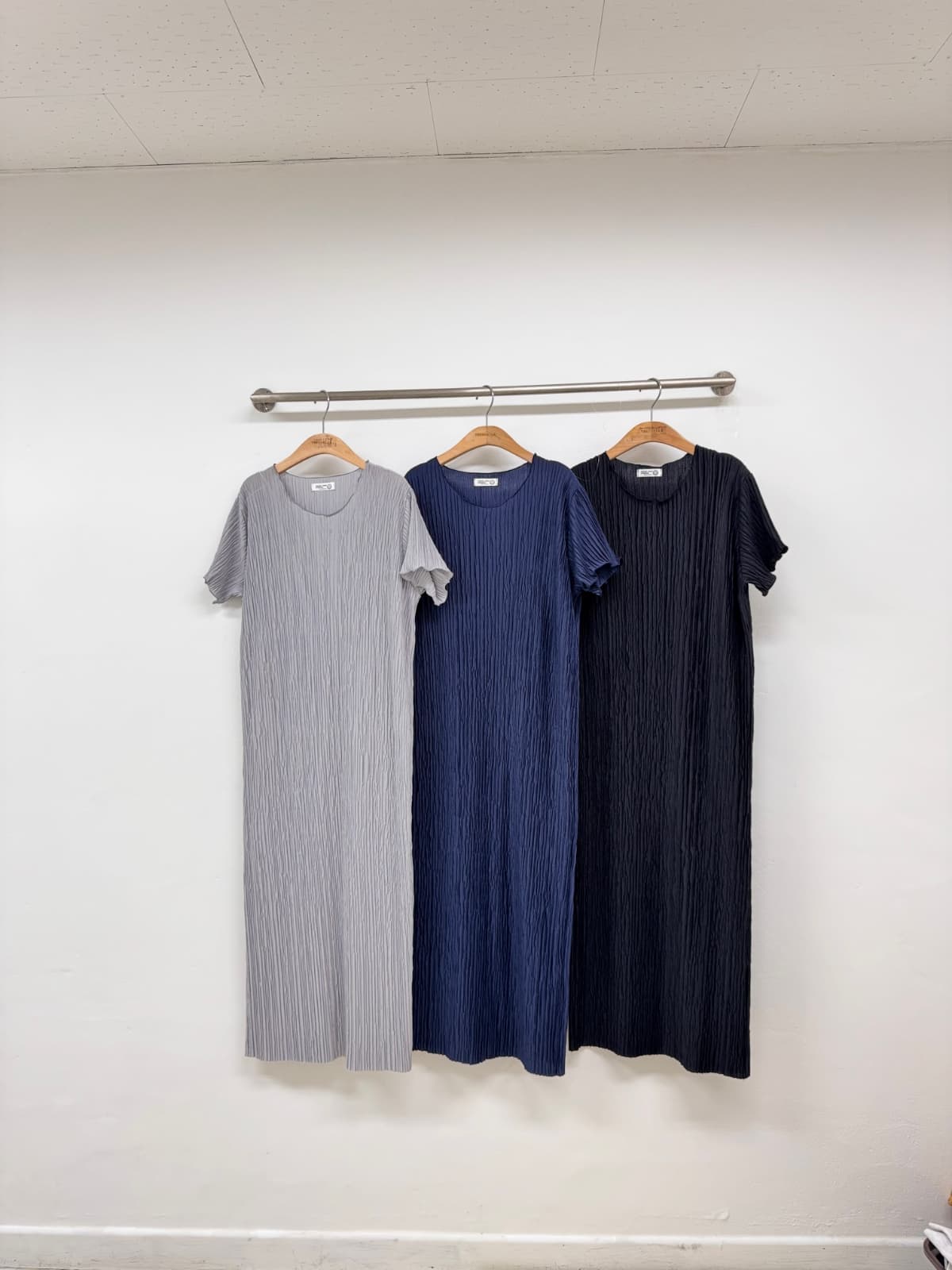 Latte Pleated Dress (Long Dress Missy Round Neck Pleated - 이미지 4