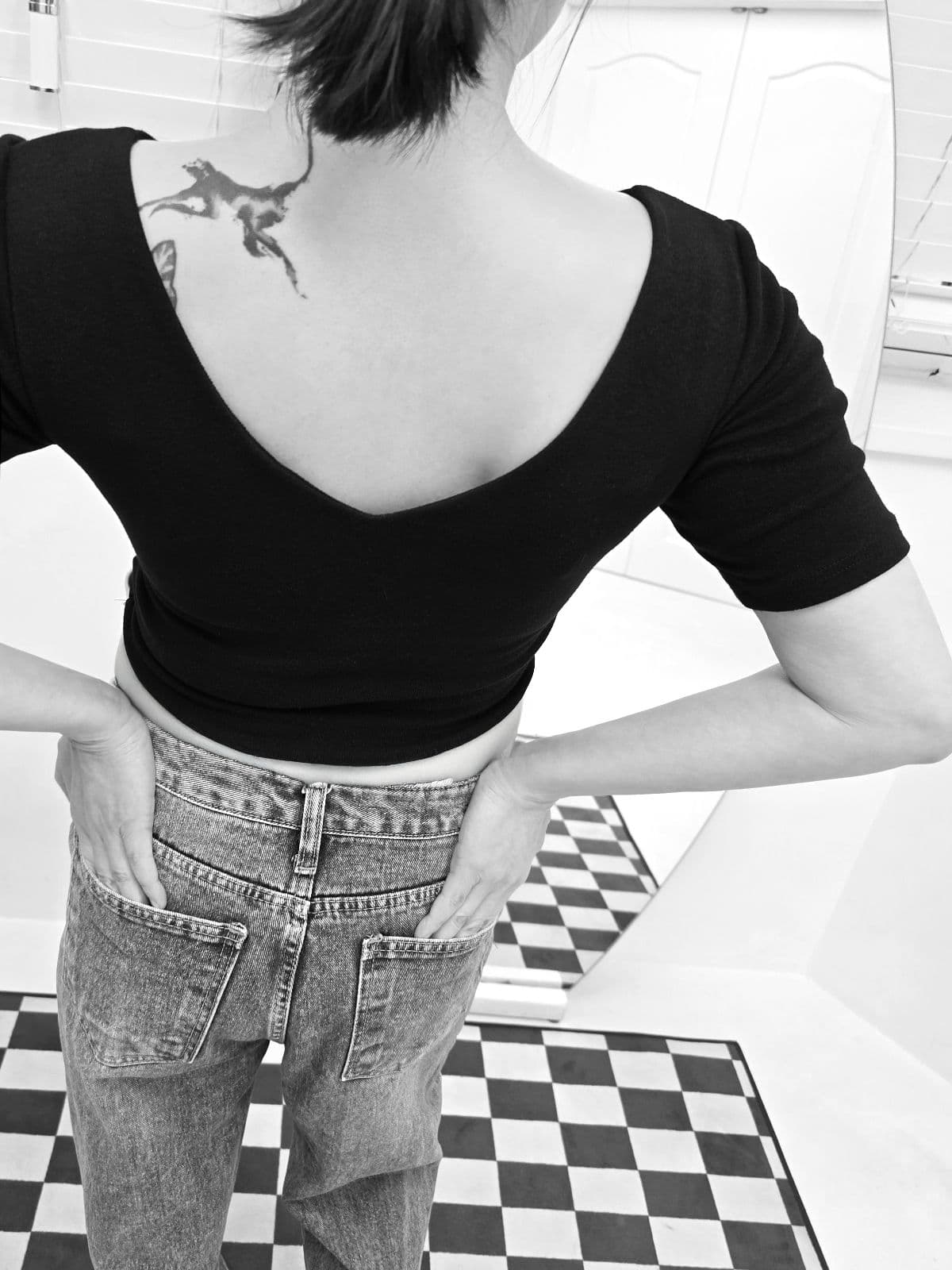 Twisted V-neck Crop Short Sleeve T-shirt - 이미지 3