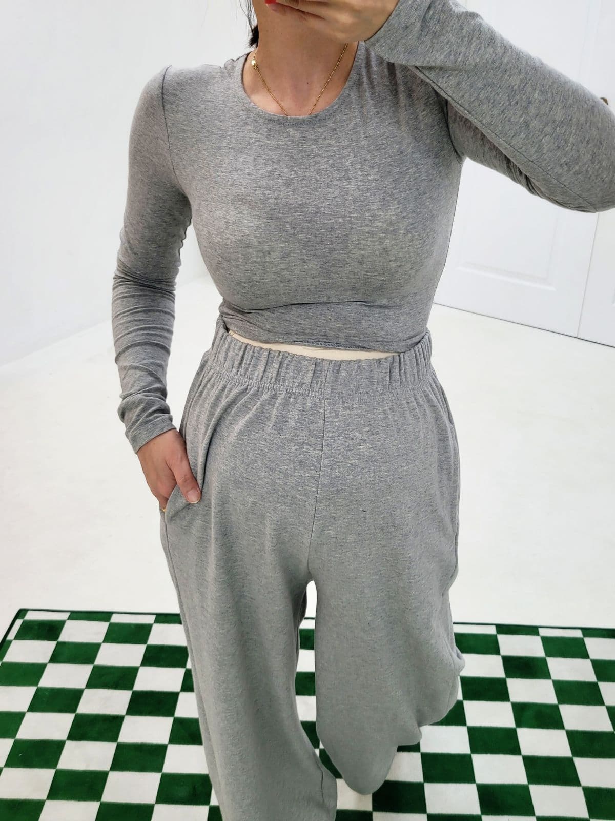 Slim-fit cropped round long-sleeve t-shirt - 이미지 5