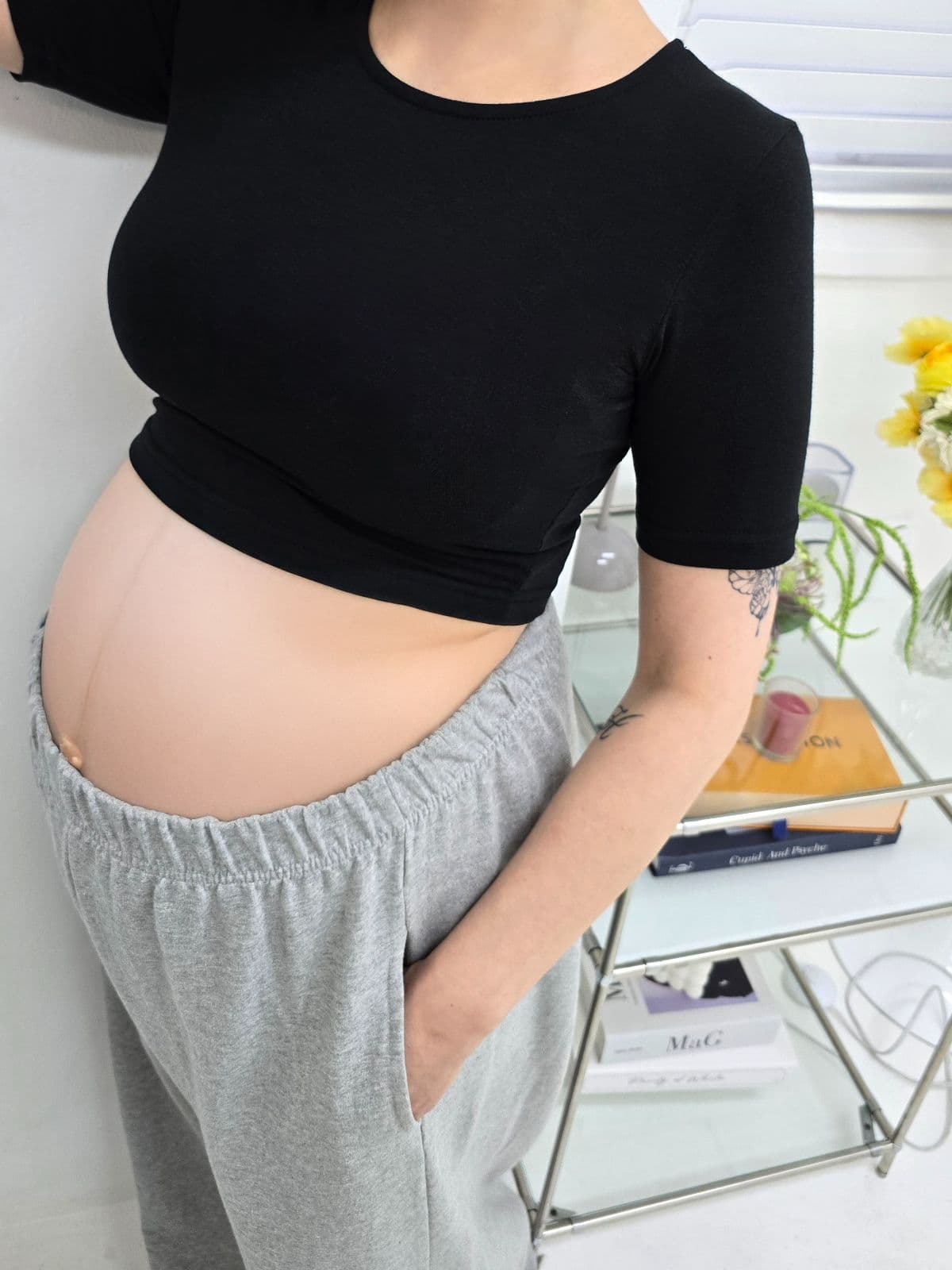 Slim-fit cropped short-sleeve t-shirt - 이미지 8