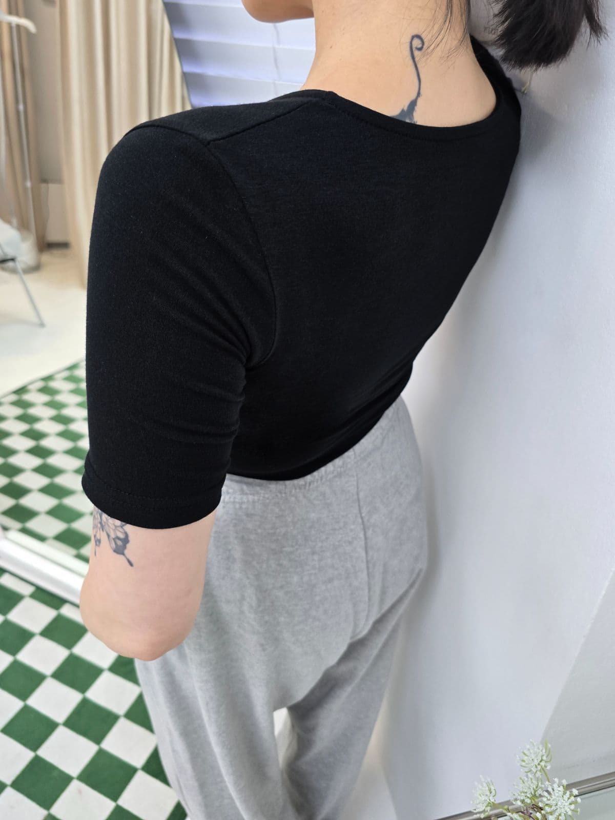 Slim-fit cropped short-sleeve t-shirt - 이미지 9