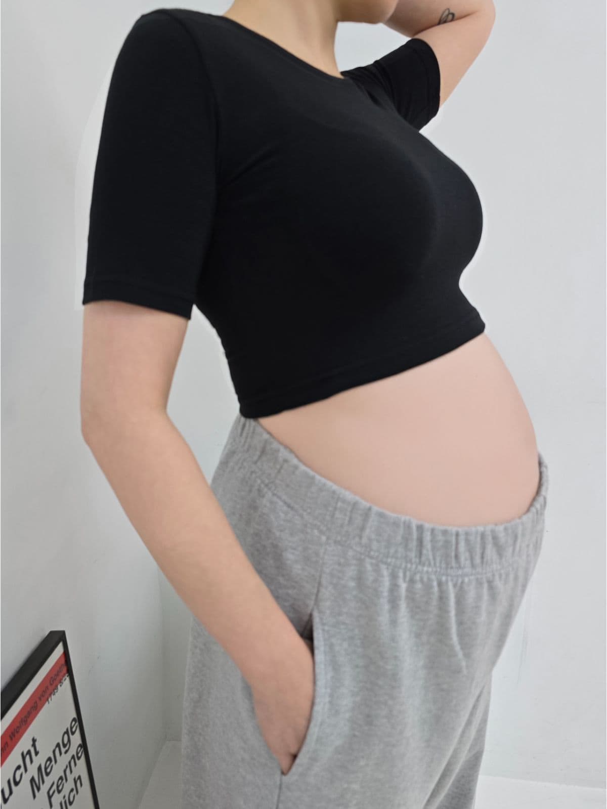 Slim-fit cropped short-sleeve t-shirt - 이미지 6